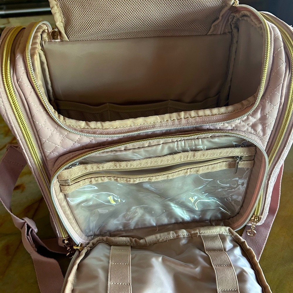 BAGSMART Toiletry Bag, Travel Toiletry Bag for Women, lightly used.
